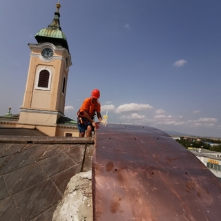 Tlačová správa - Oprava strechy farského kostola po víchrici